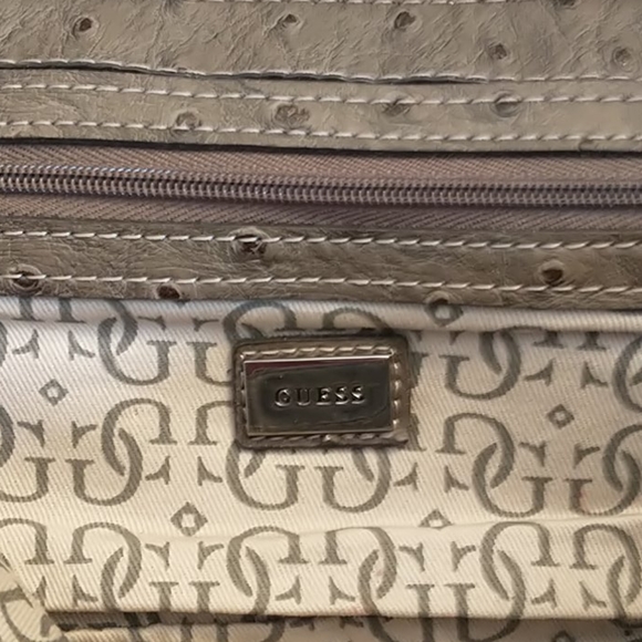 🇨🇦 Guess patent leather bag - Picture 3 of 7